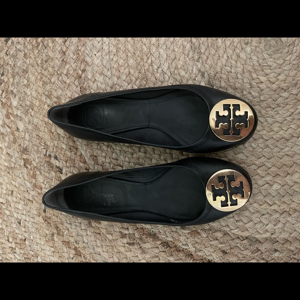 Tory Burch ballet flat in black & gold